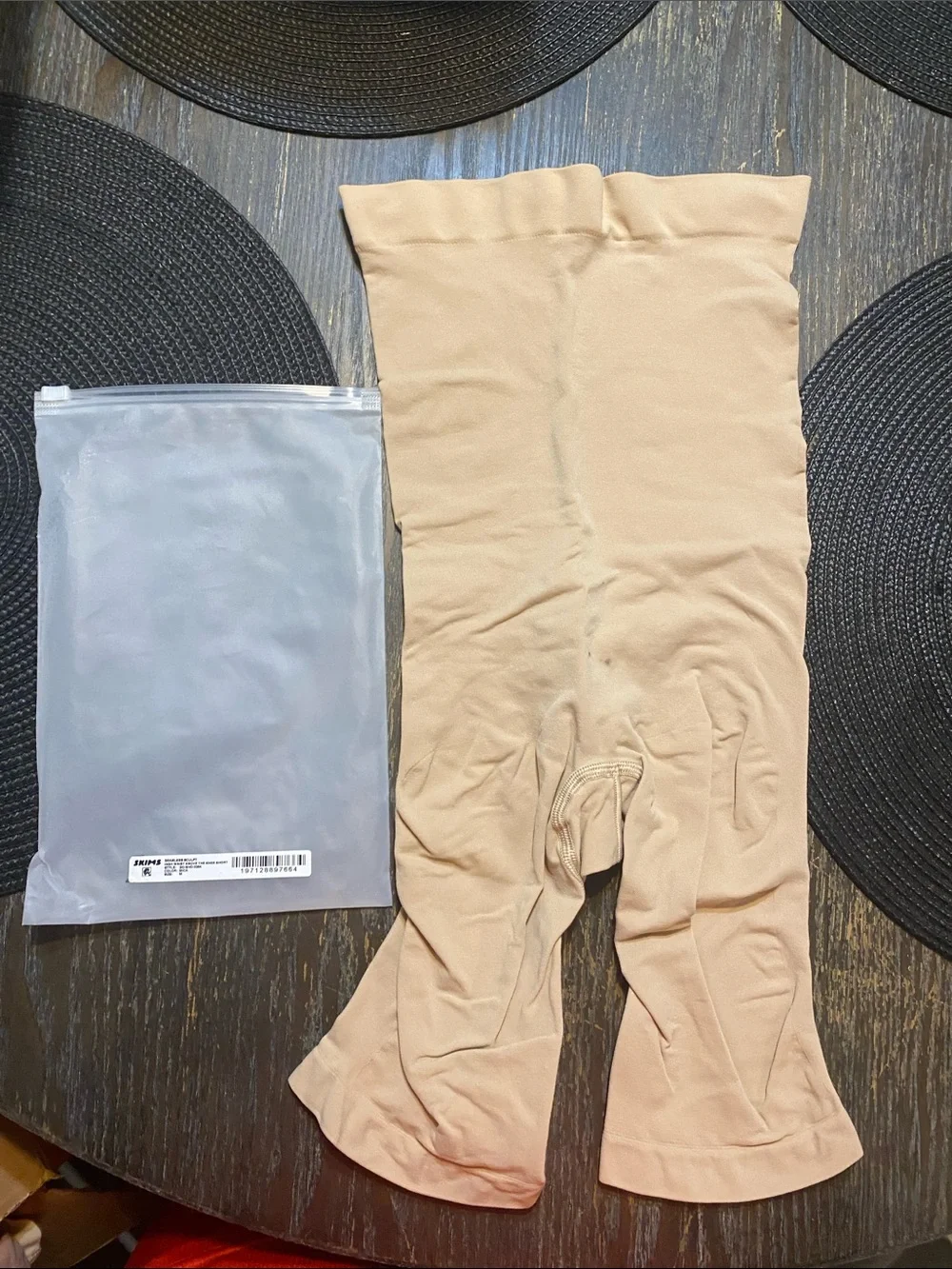 Skims seamless sculpt high waisted above knee shorts mica size medium